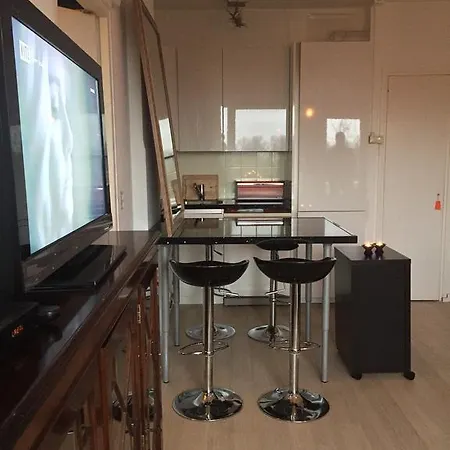 Studio Next To Rai Апартаменты *