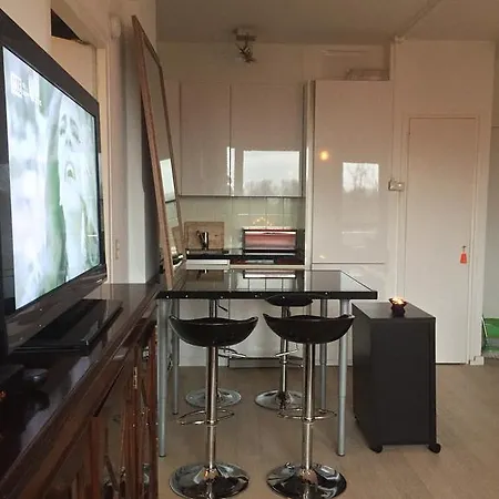 Appartement Studio Next To Rai